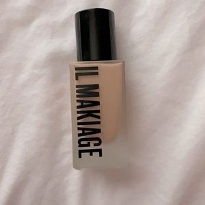 IL Makiage Liquid Foundation Shade 040